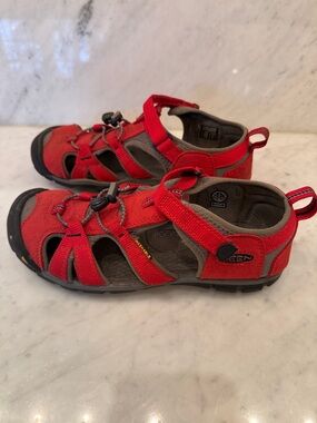 Keen Kids Newport Red Closed-Toe Outdoor Sandals Size 6